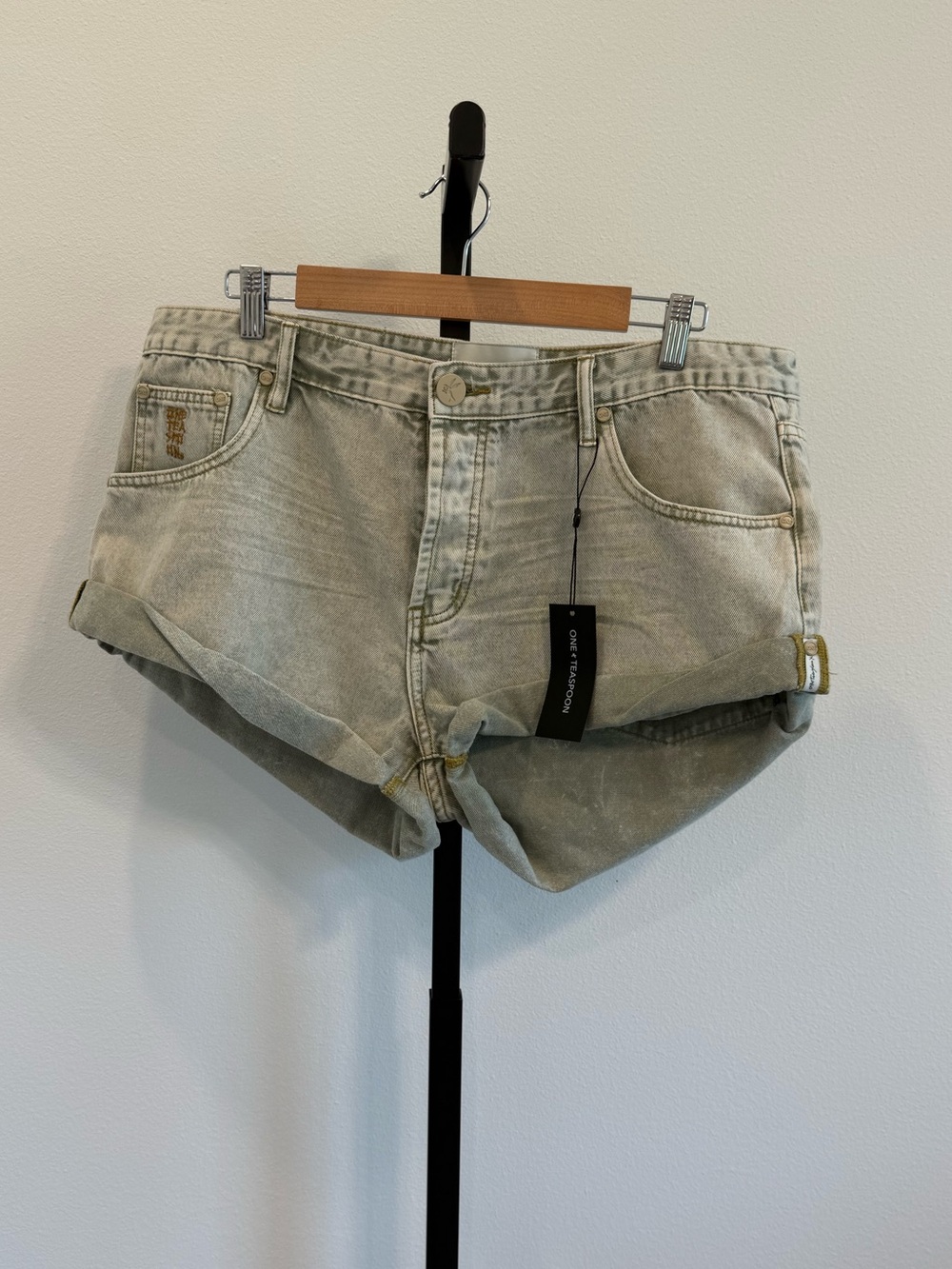 NWT One Teaspoon Bandits Low Waist Rolled Hem Shorts Antique Khaki Festival Sz33